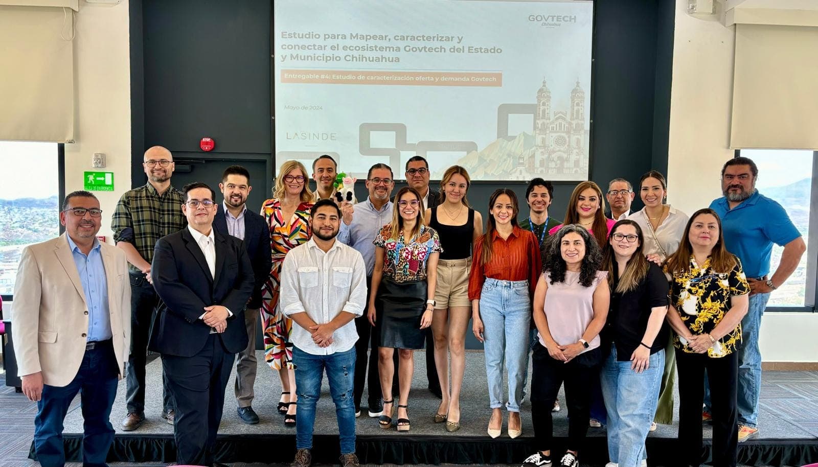 Group photo with the team and stakeholders of the GovTech Chihuahua project.